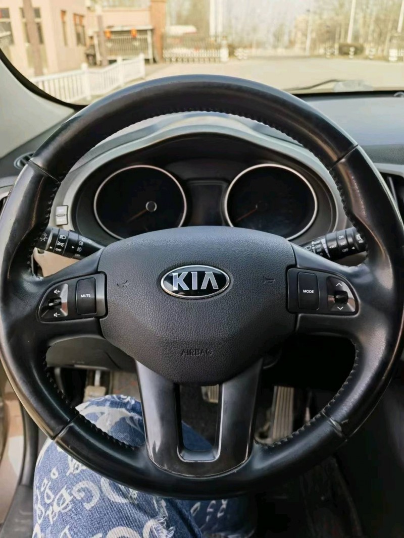 济宁16年起亚智跑5