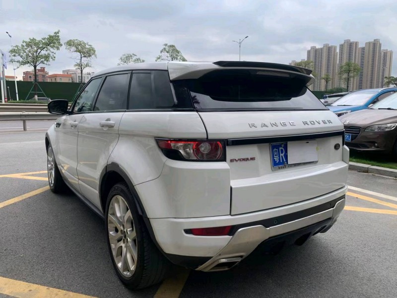 深圳12年路虎极光4