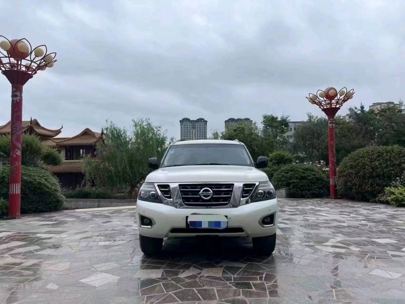 青岛17年日产途乐1