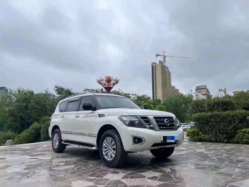 青岛17年日产途乐3