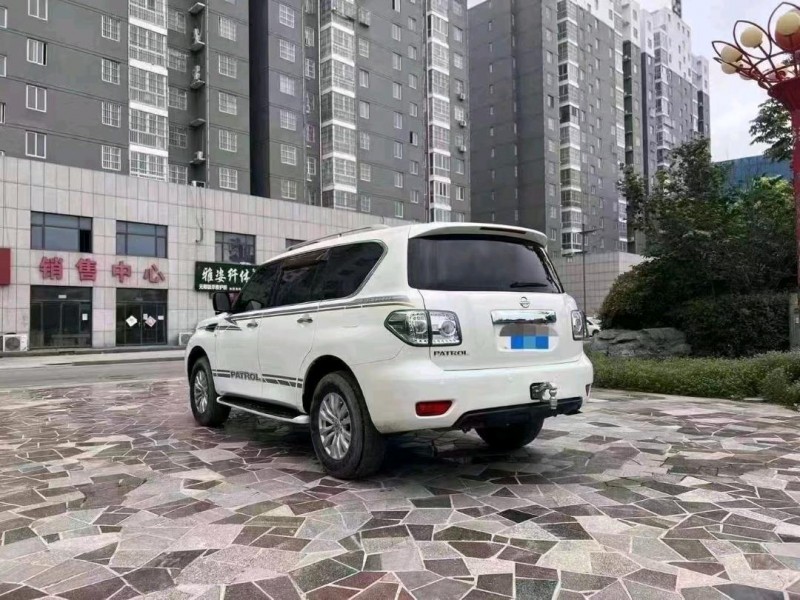 青岛17年日产途乐4