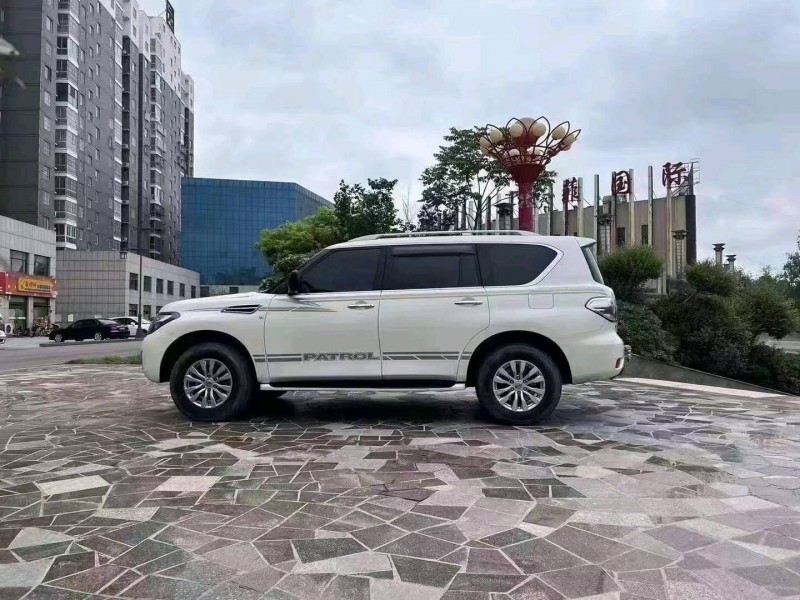 青岛17年日产途乐5