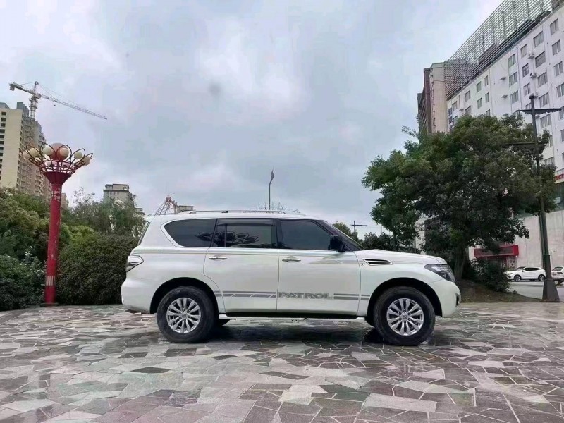 青岛17年日产途乐6