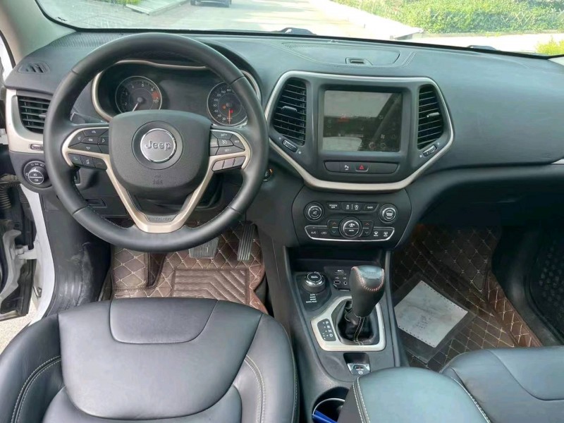 淄博18年Jeep自由光9