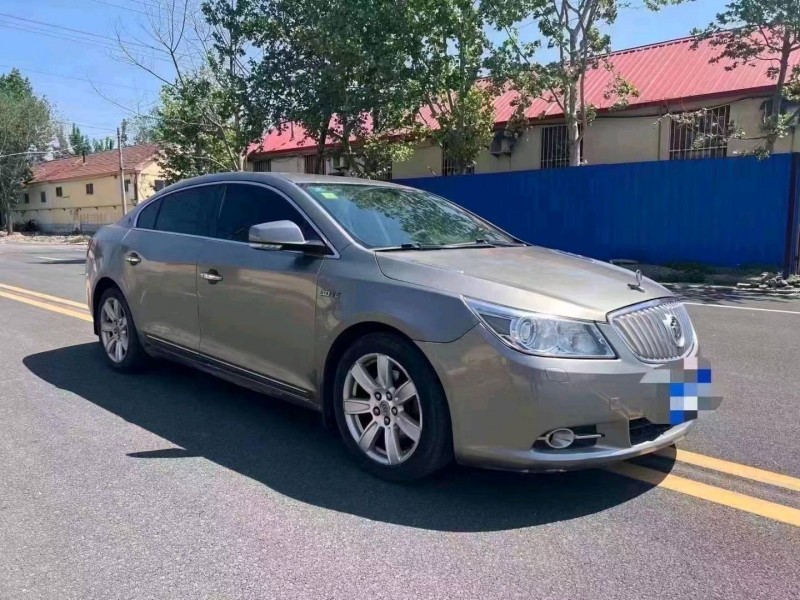 青岛10年别克君越3