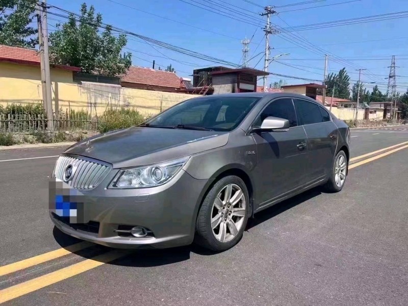 青岛10年别克君越2