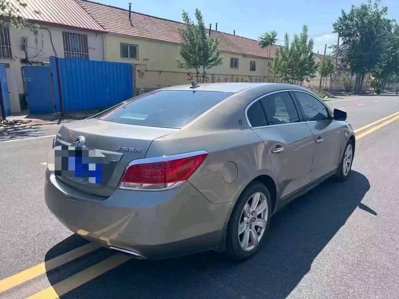 青岛10年别克君越7