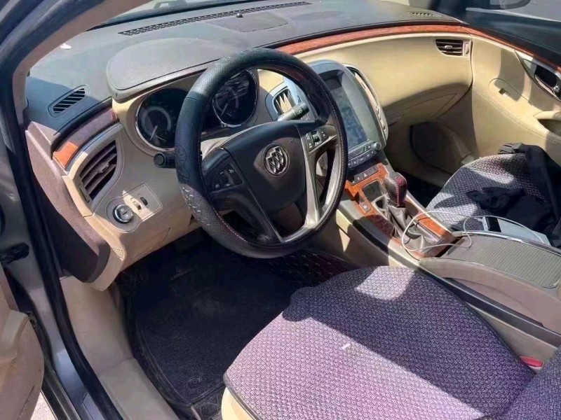 青岛10年别克君越8