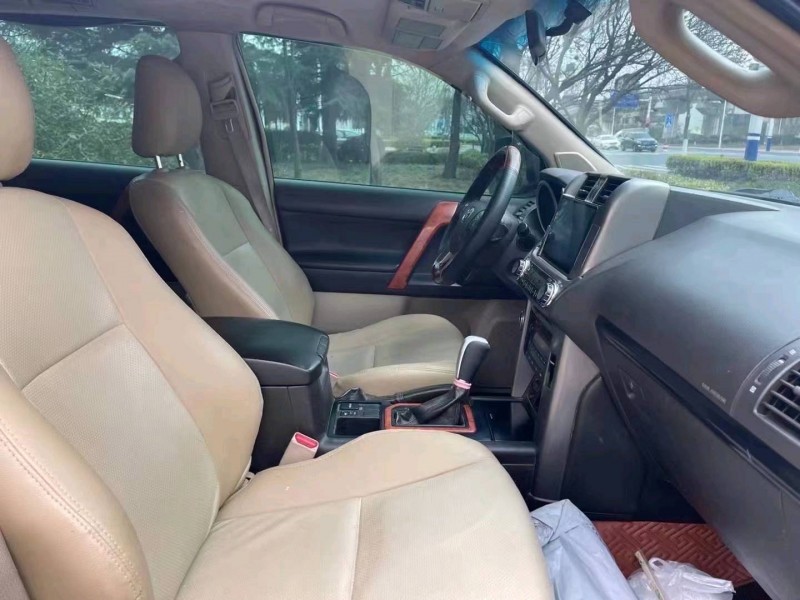 济南13年丰田普拉多3