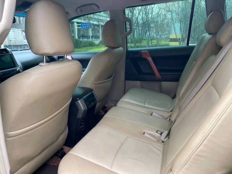 济南13年丰田普拉多8