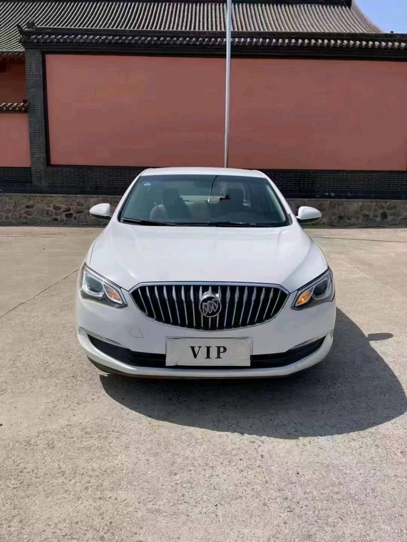 青岛17年别克英朗1