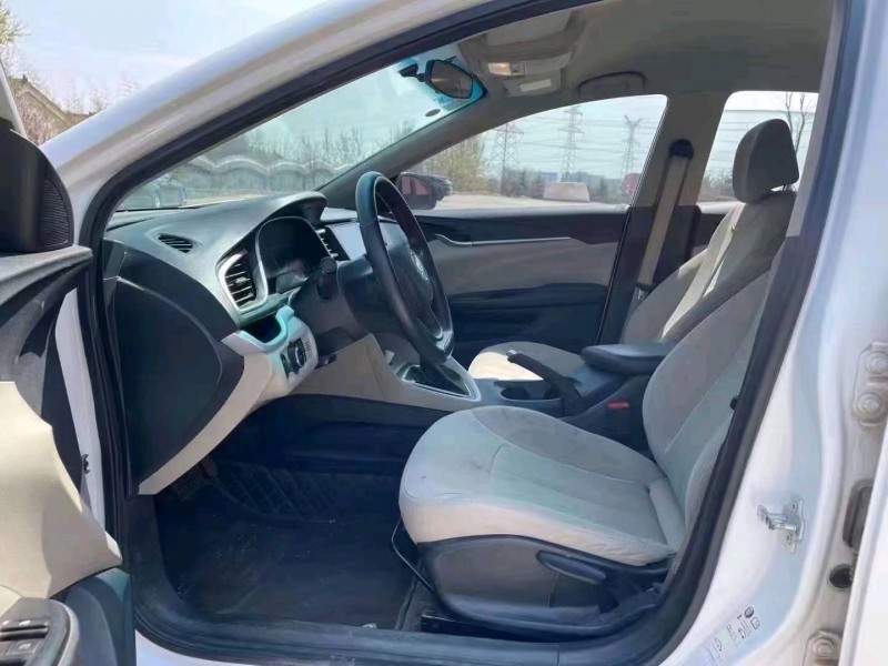 青岛17年别克英朗4