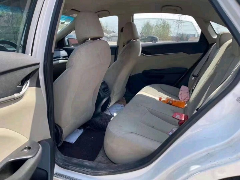 青岛17年别克英朗5