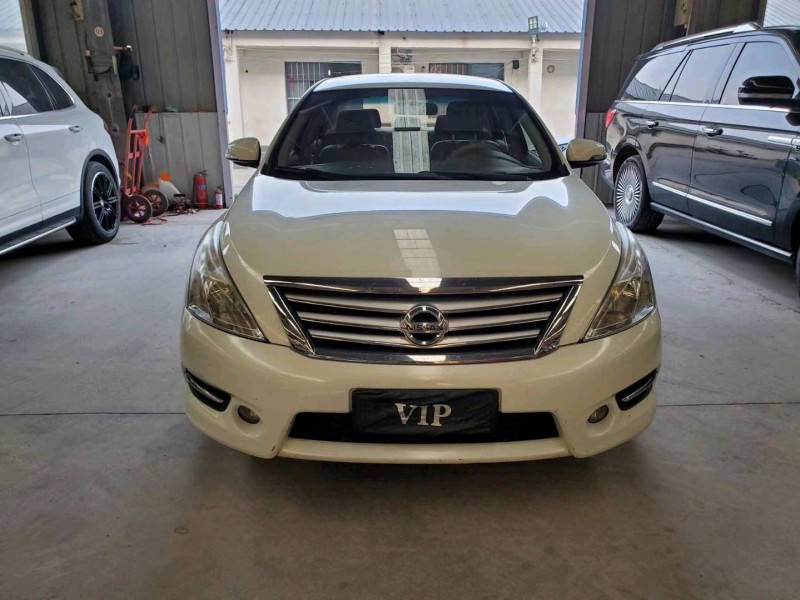 济宁13年日产天籁1