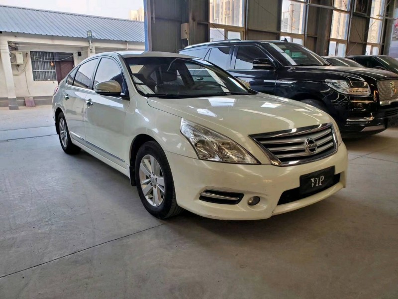 济宁13年日产天籁2