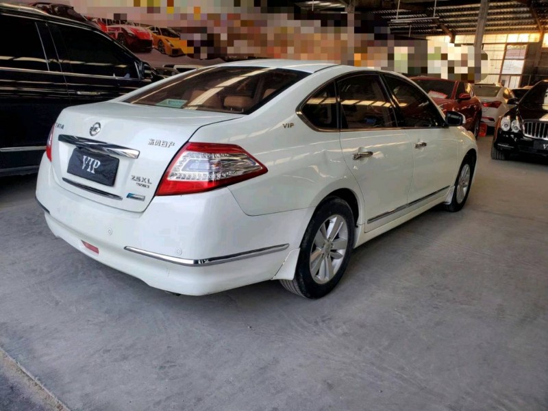 济宁13年日产天籁7