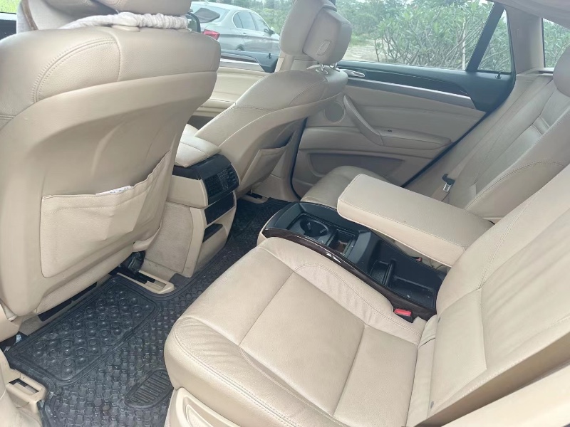 中山11年宝马X68