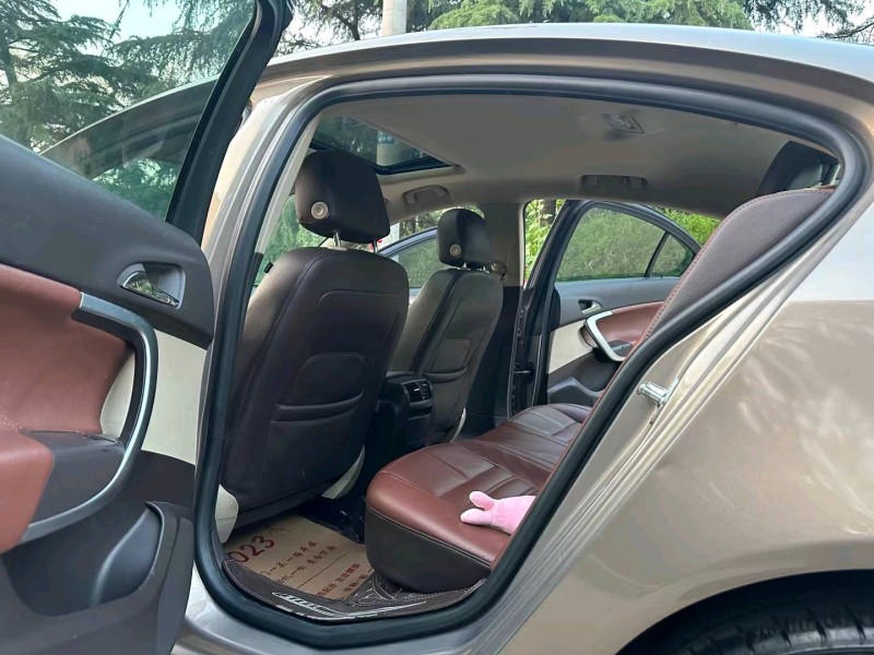 徐州13年别克君威7