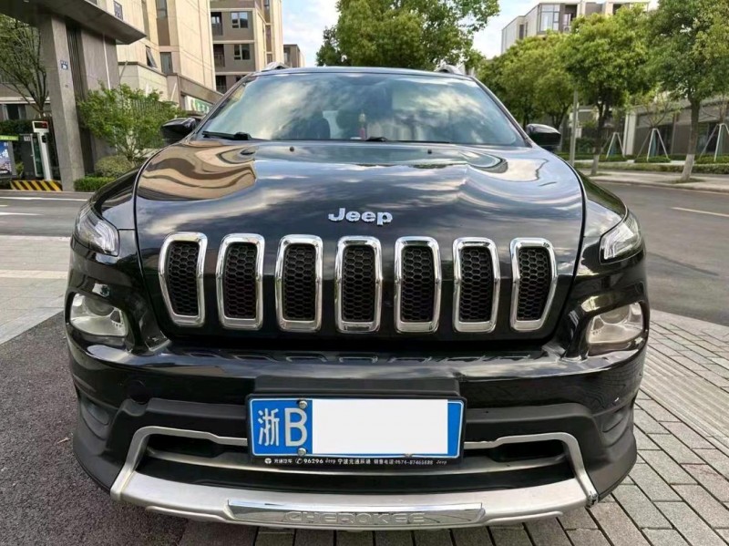 嘉兴18年Jeep自由光1