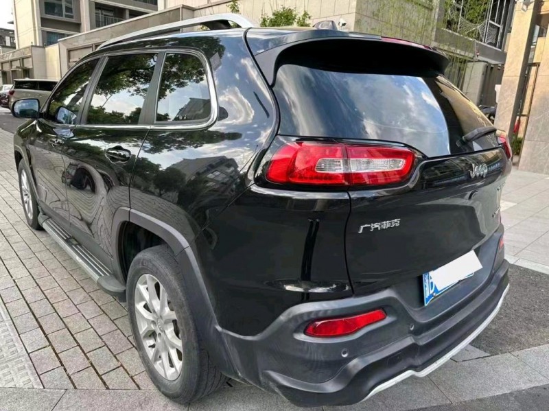 嘉兴18年Jeep自由光4