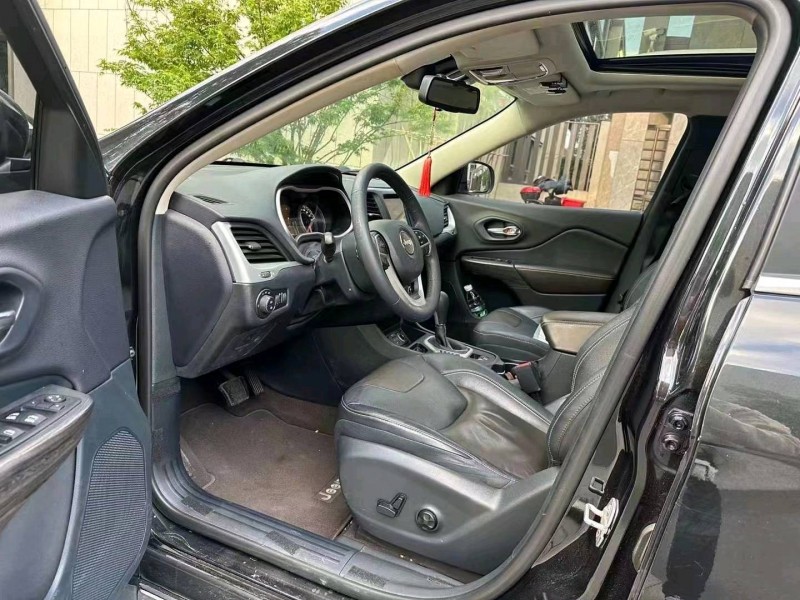 嘉兴18年Jeep自由光6