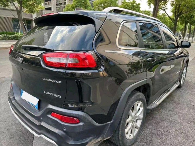 嘉兴18年Jeep自由光7