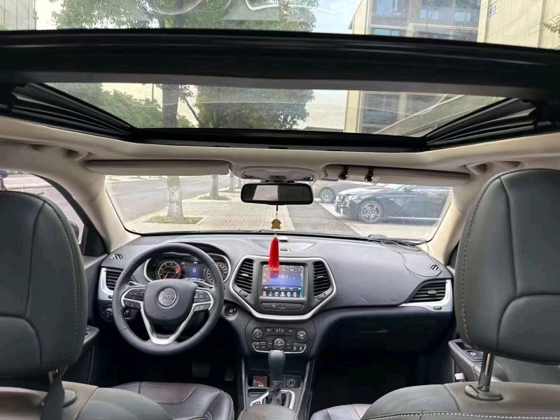 嘉兴18年Jeep自由光8