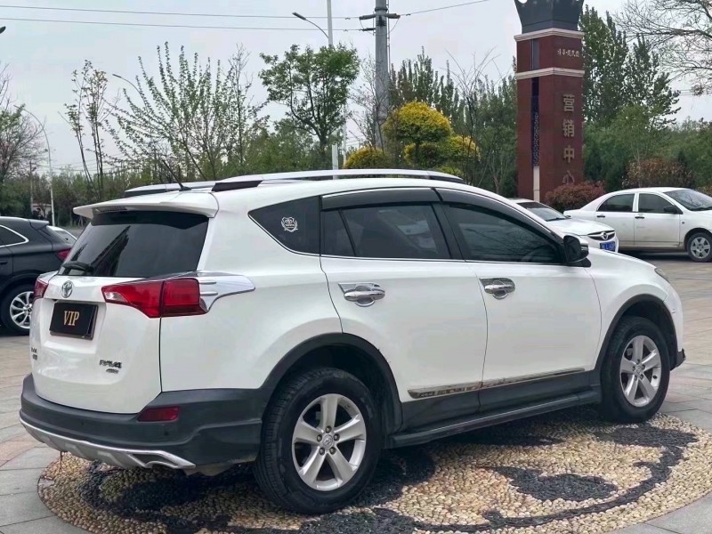 沈阳14年丰田RAV44