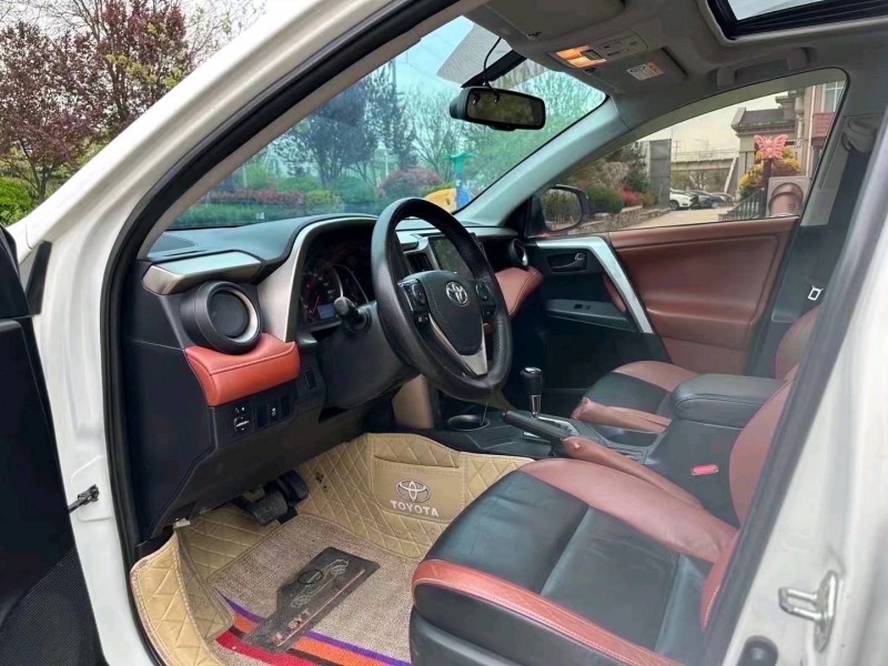 沈阳14年丰田RAV47