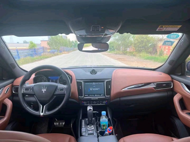 菏泽20年玛莎拉蒂Levante7