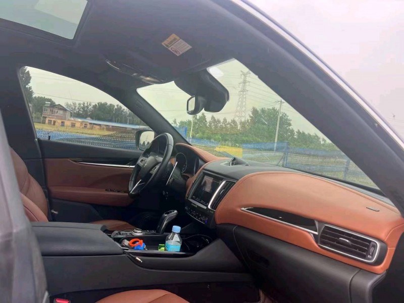 菏泽20年玛莎拉蒂Levante9