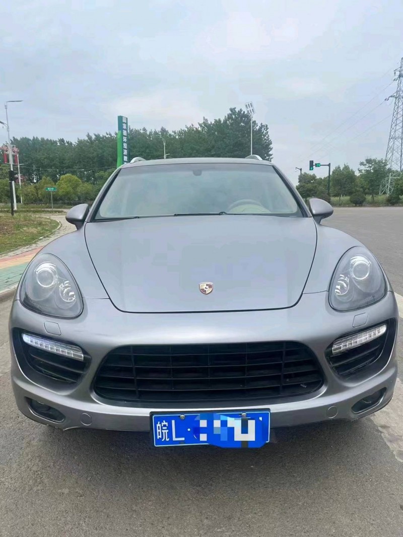 淮南12年保时捷卡宴1