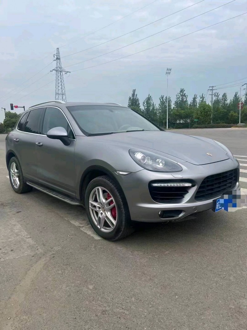 淮南12年保时捷卡宴2