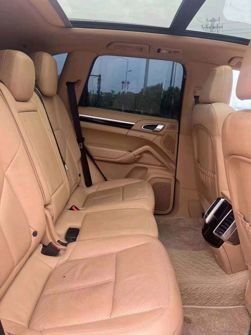 淮南12年保时捷卡宴5