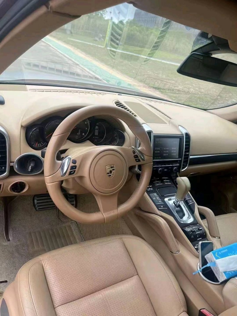 淮南12年保时捷卡宴9