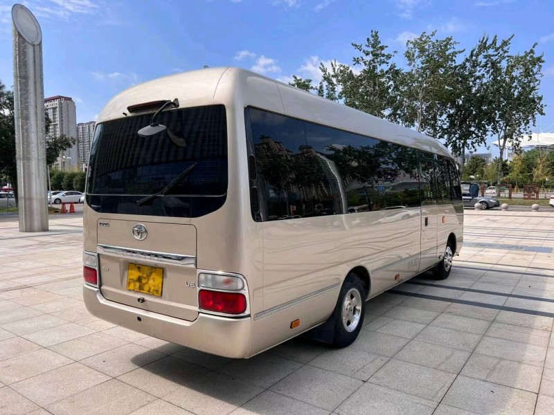 枣庄17年丰田考斯特9