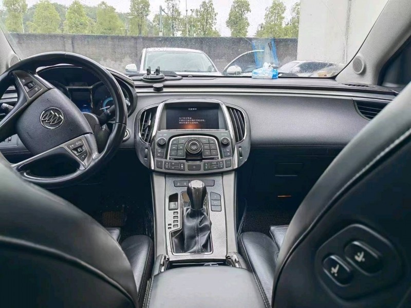 重庆10年别克君越7