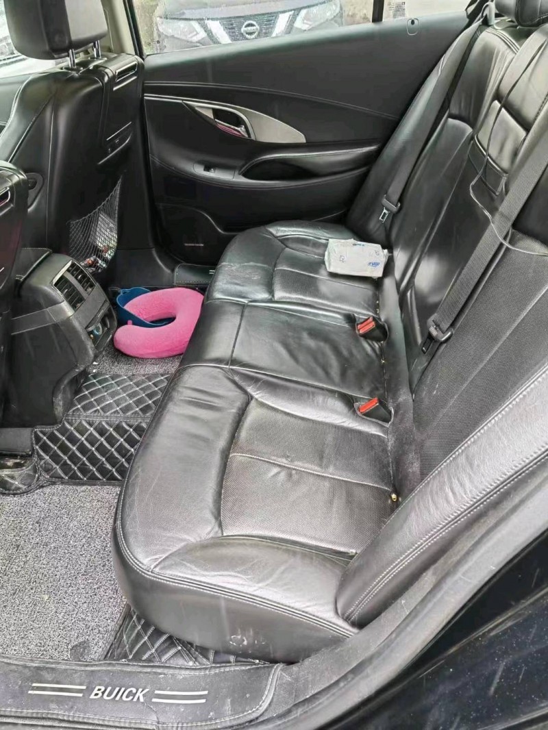 重庆10年别克君越8