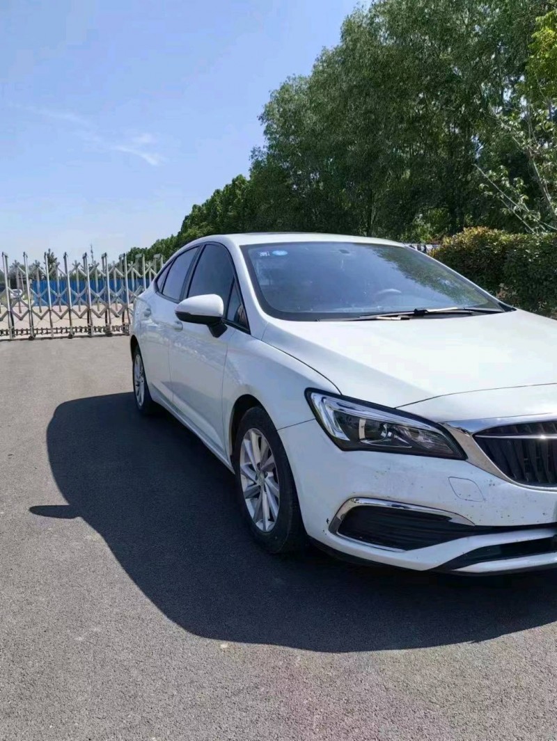 青岛23年别克君威7