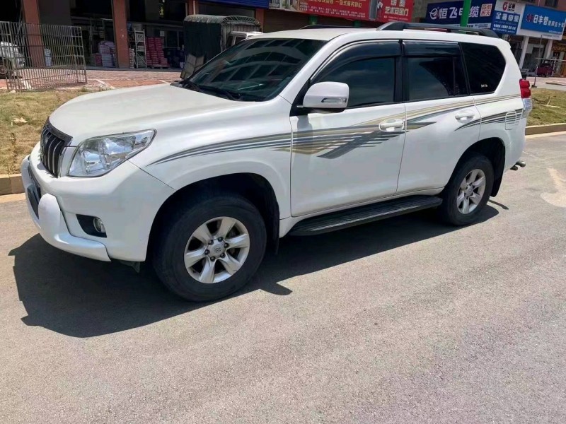 济南13年丰田普拉多1