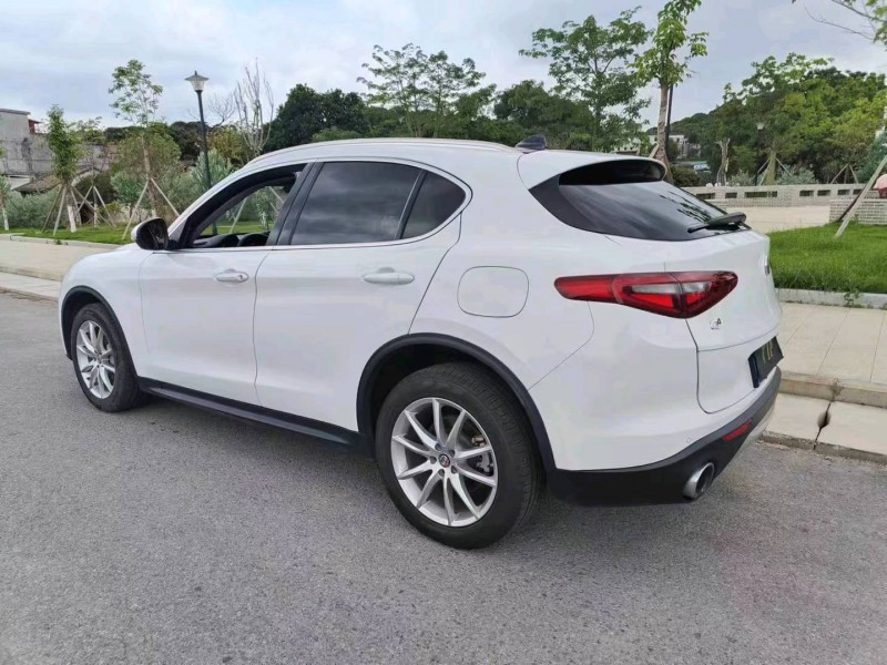 广州19年阿尔法·罗密欧Stelvio7