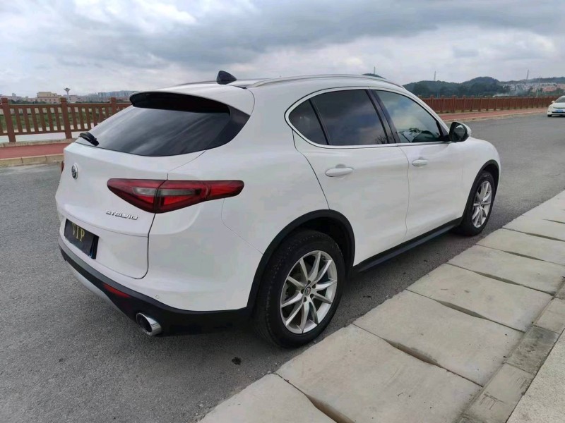 广州19年阿尔法·罗密欧Stelvio8