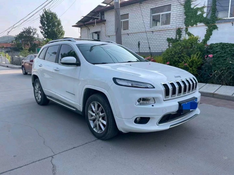 青岛18年Jeep自由光4