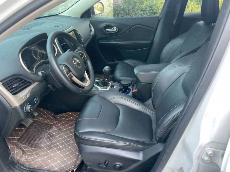 青岛18年Jeep自由光7