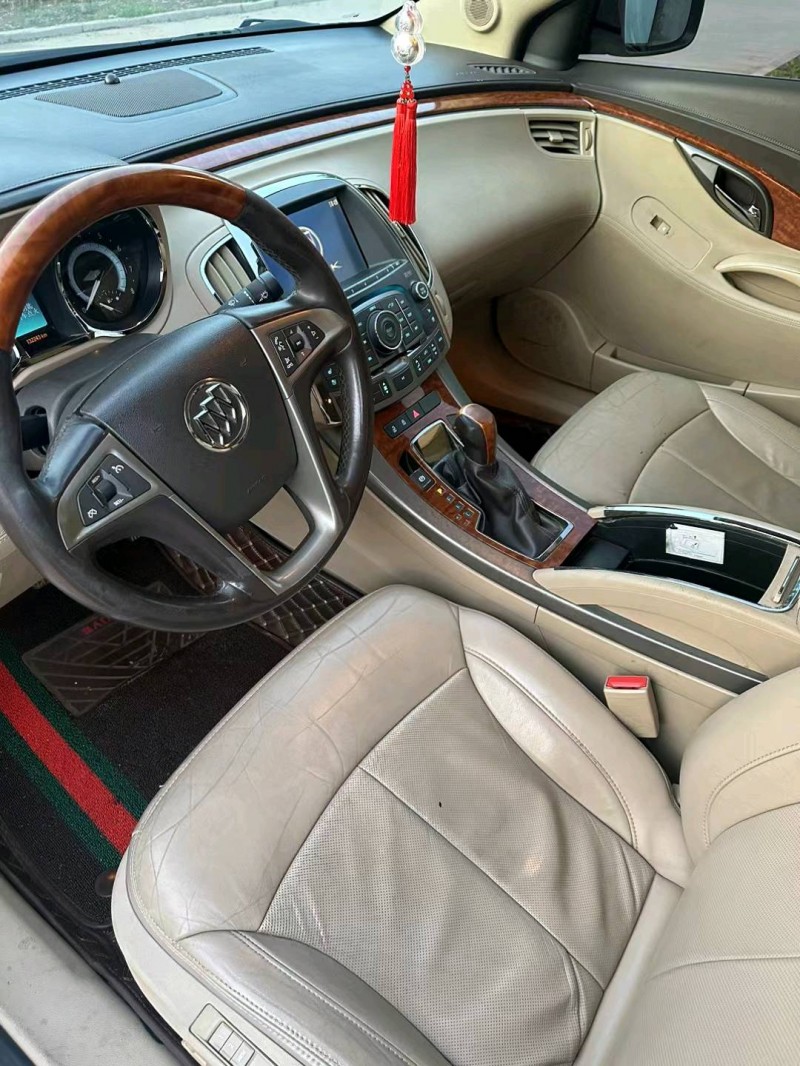 青岛12年别克君越7