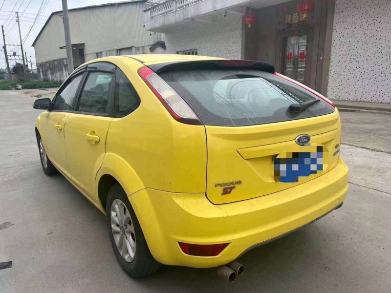 珠海15年福特福克斯5