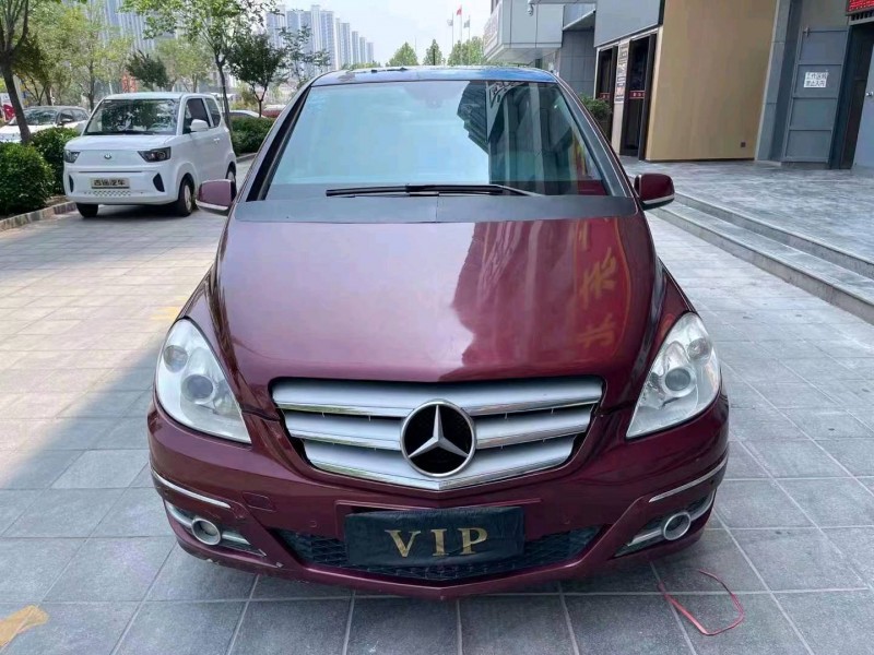 东营11年奔驰B1