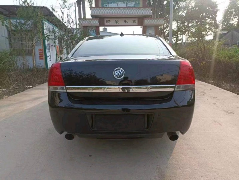 珠海11年别克林荫大道6