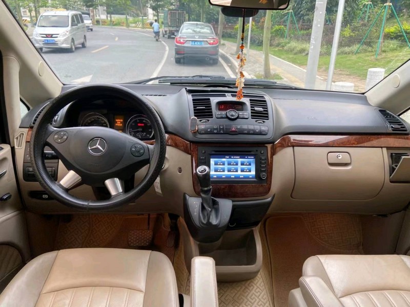 广州13年奔驰唯雅诺9