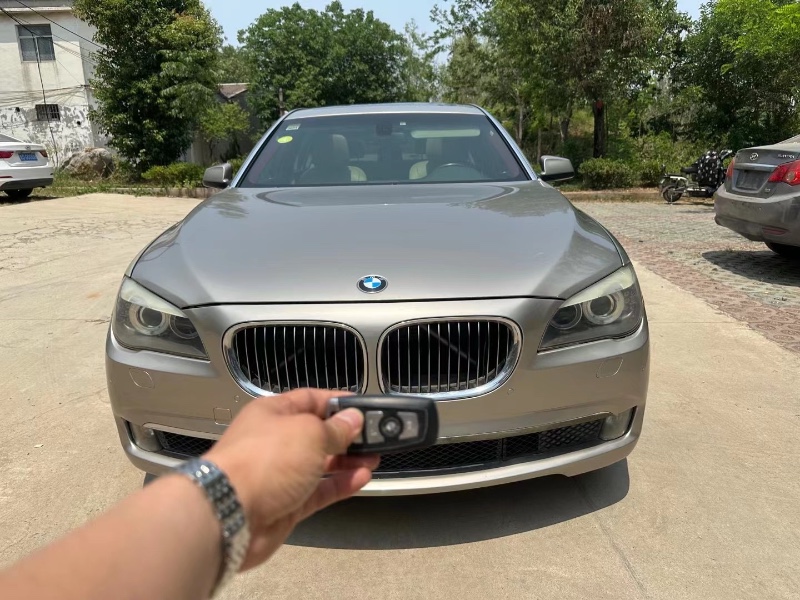 济宁11年宝马7系1